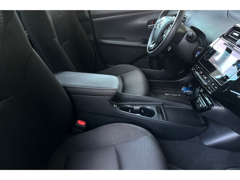 Toyota Prius Vehicle Full-screen Gallery Image 17