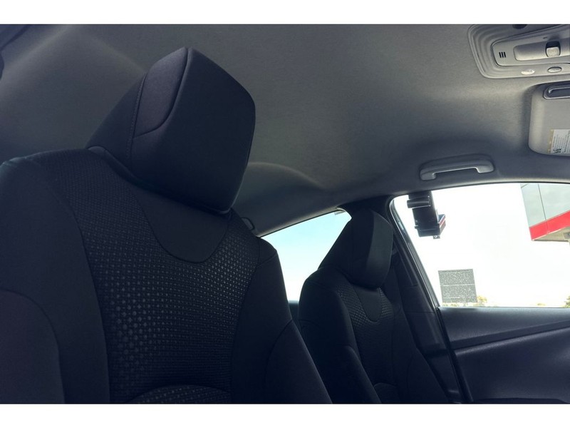 Toyota Prius Vehicle Full-screen Gallery Image 18