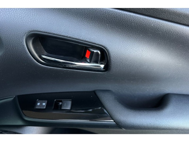 Toyota Prius Vehicle Full-screen Gallery Image 19