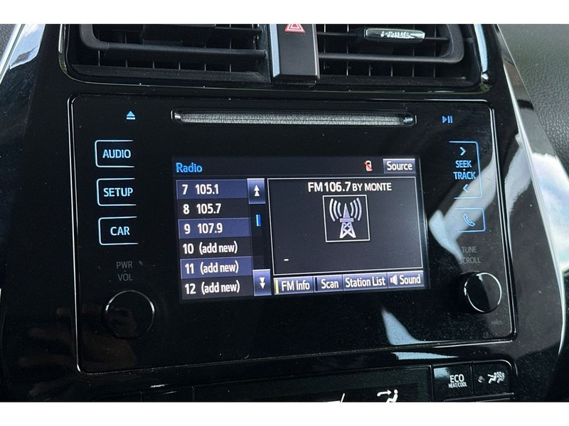 Toyota Prius Vehicle Full-screen Gallery Image 20