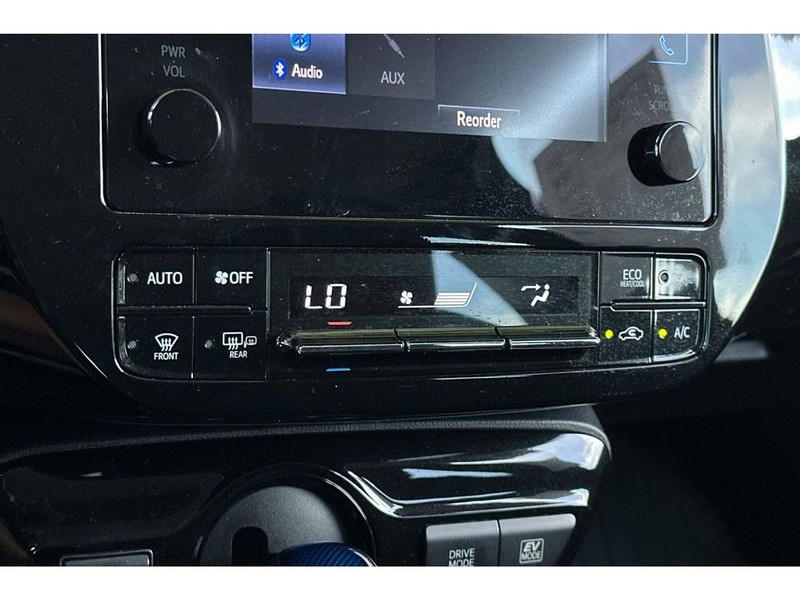 Toyota Prius Vehicle Full-screen Gallery Image 22