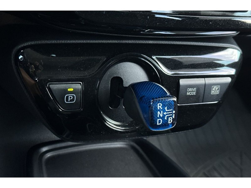 Toyota Prius Vehicle Full-screen Gallery Image 23