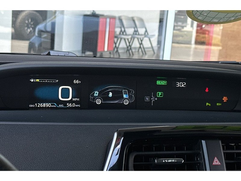 Toyota Prius Vehicle Full-screen Gallery Image 28