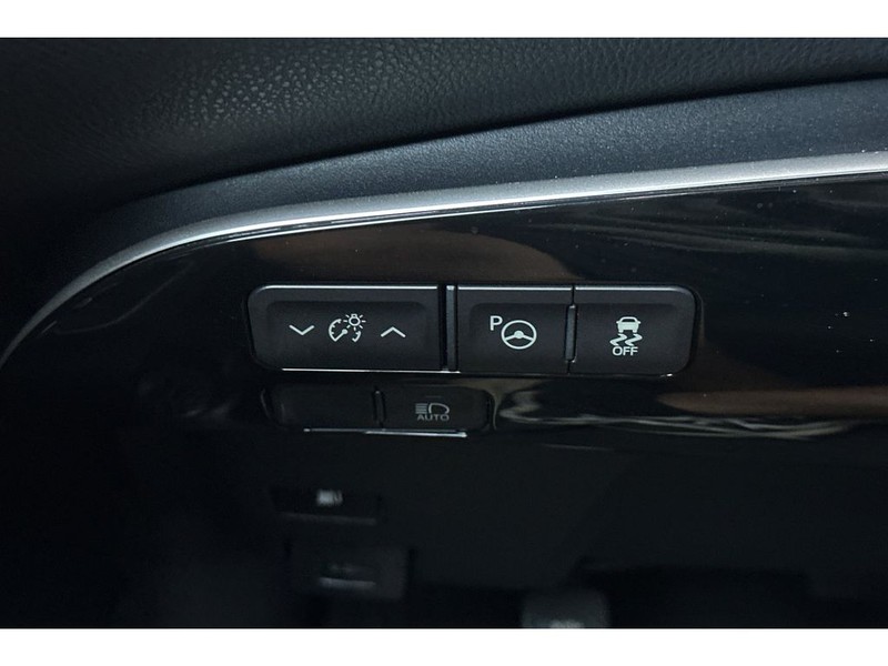 Toyota Prius Vehicle Full-screen Gallery Image 30