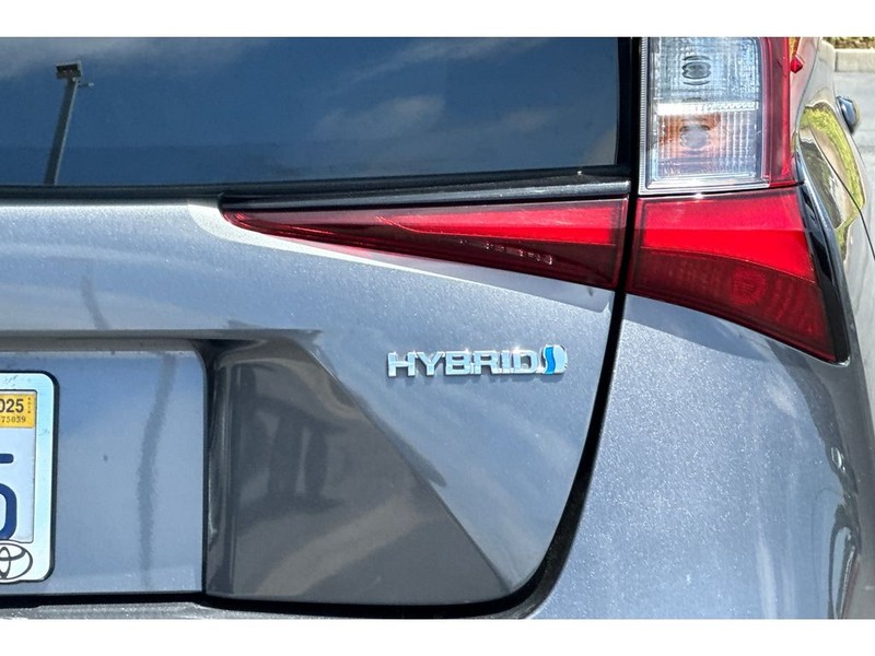 Toyota Prius Vehicle Full-screen Gallery Image 32