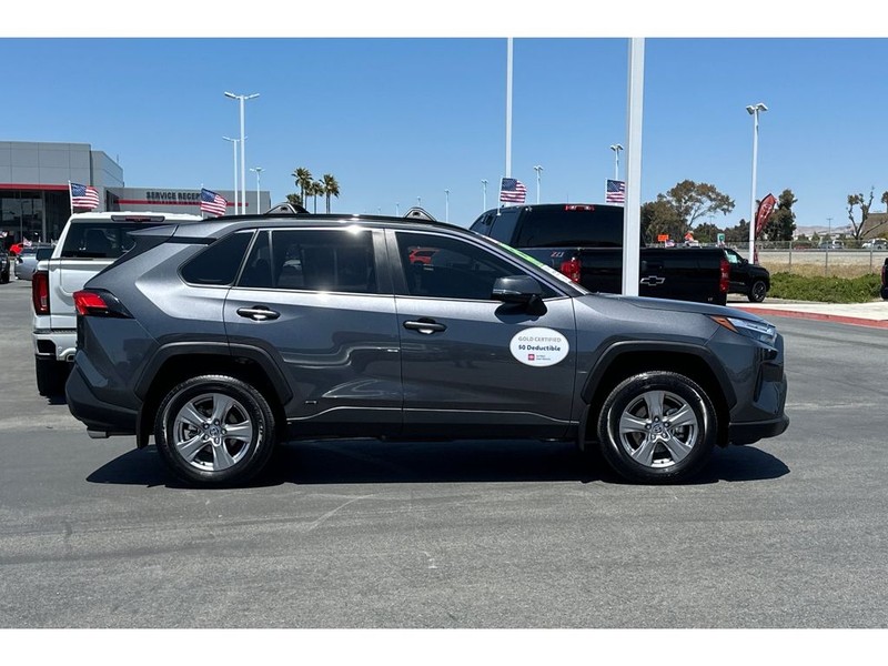 Toyota RAV4 Hybrid Vehicle Full-screen Gallery Image 03