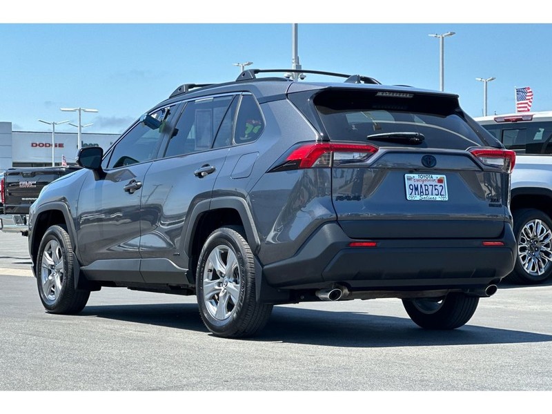 Toyota RAV4 Hybrid Vehicle Full-screen Gallery Image 06
