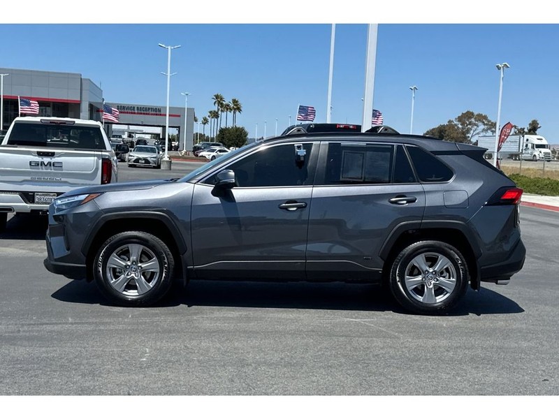 Toyota RAV4 Hybrid Vehicle Full-screen Gallery Image 07
