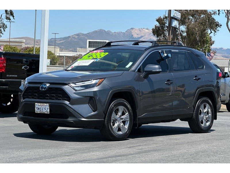 Toyota RAV4 Hybrid Vehicle Full-screen Gallery Image 08