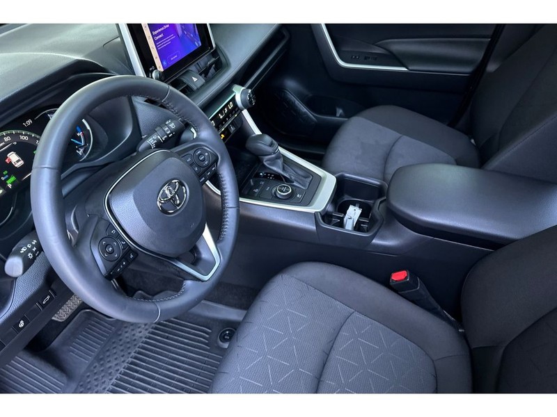 Toyota RAV4 Hybrid Vehicle Full-screen Gallery Image 10
