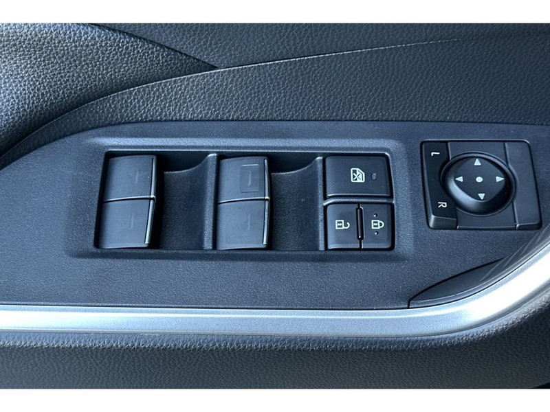 Toyota RAV4 Hybrid Vehicle Full-screen Gallery Image 12