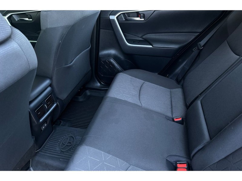 Toyota RAV4 Hybrid Vehicle Full-screen Gallery Image 13