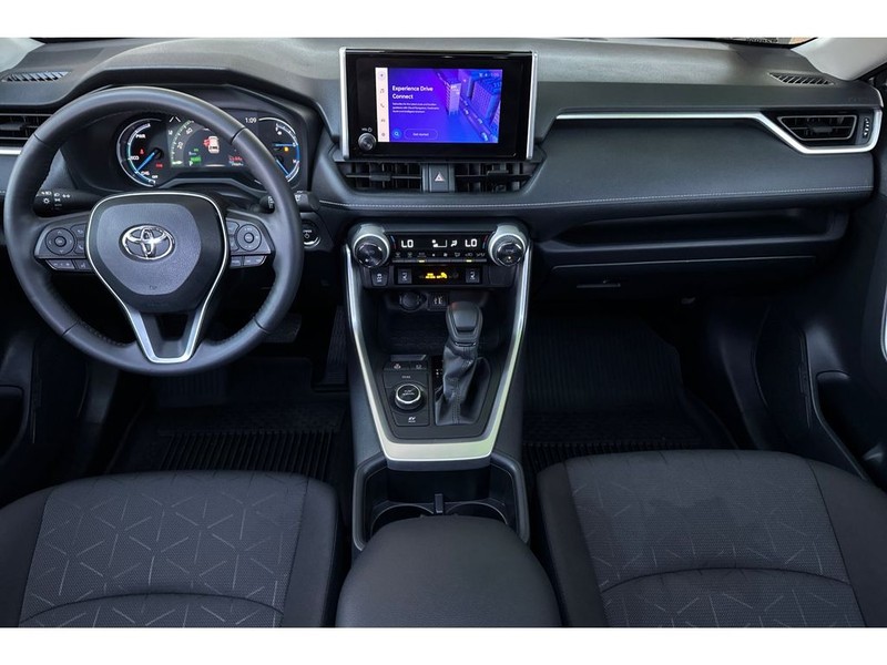 Toyota RAV4 Hybrid Vehicle Full-screen Gallery Image 15