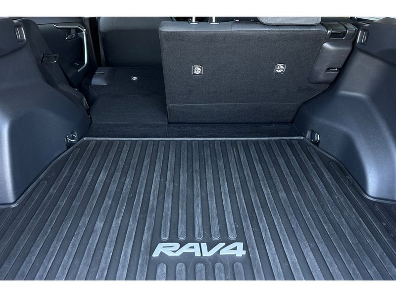 Toyota RAV4 Hybrid Vehicle Full-screen Gallery Image 17