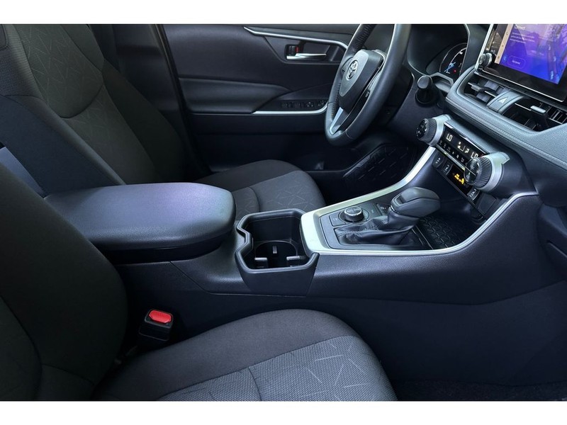 Toyota RAV4 Hybrid Vehicle Full-screen Gallery Image 18