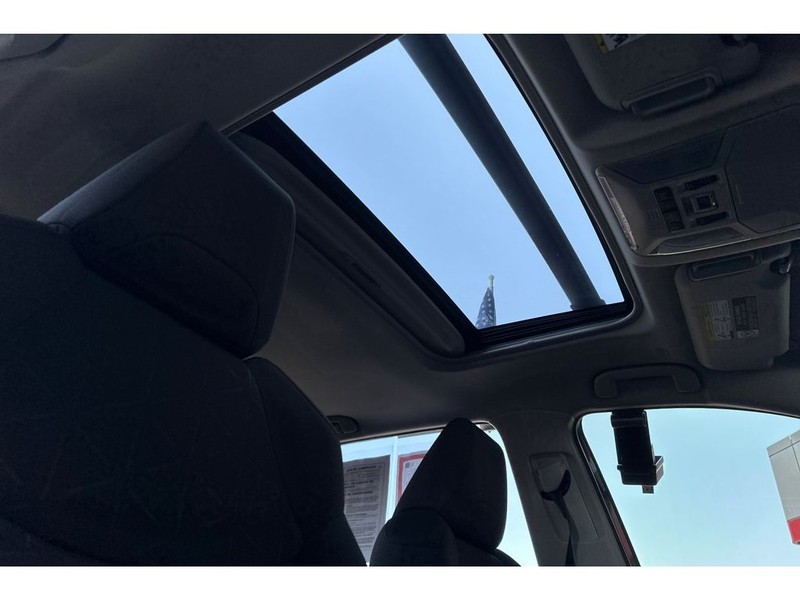 Toyota RAV4 Hybrid Vehicle Full-screen Gallery Image 19