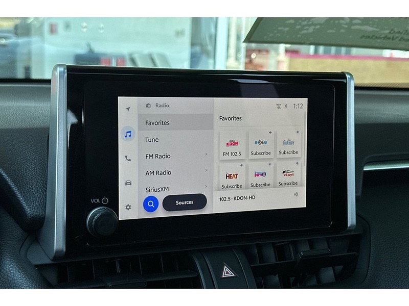 Toyota RAV4 Hybrid Vehicle Full-screen Gallery Image 21