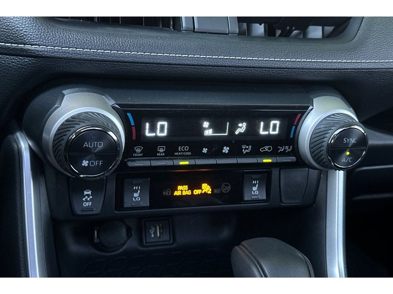 Toyota RAV4 Hybrid Vehicle Full-screen Gallery Image 23