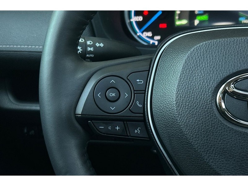Toyota RAV4 Hybrid Vehicle Full-screen Gallery Image 27