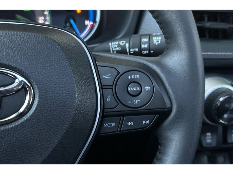 Toyota RAV4 Hybrid Vehicle Full-screen Gallery Image 28