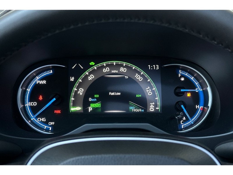 Toyota RAV4 Hybrid Vehicle Full-screen Gallery Image 29