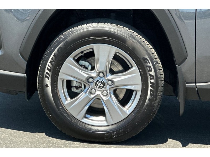 Toyota RAV4 Hybrid Vehicle Full-screen Gallery Image 32