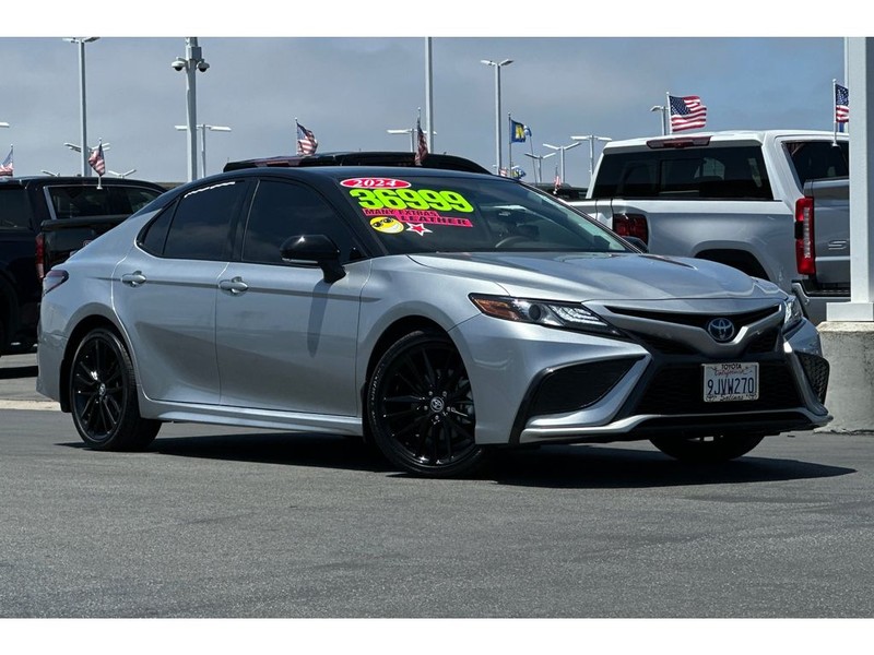 Toyota Camry Hybrid Vehicle Full-screen Gallery Image 02