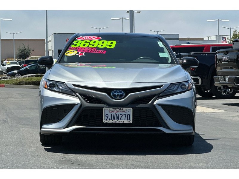 Toyota Camry Hybrid Vehicle Full-screen Gallery Image 09