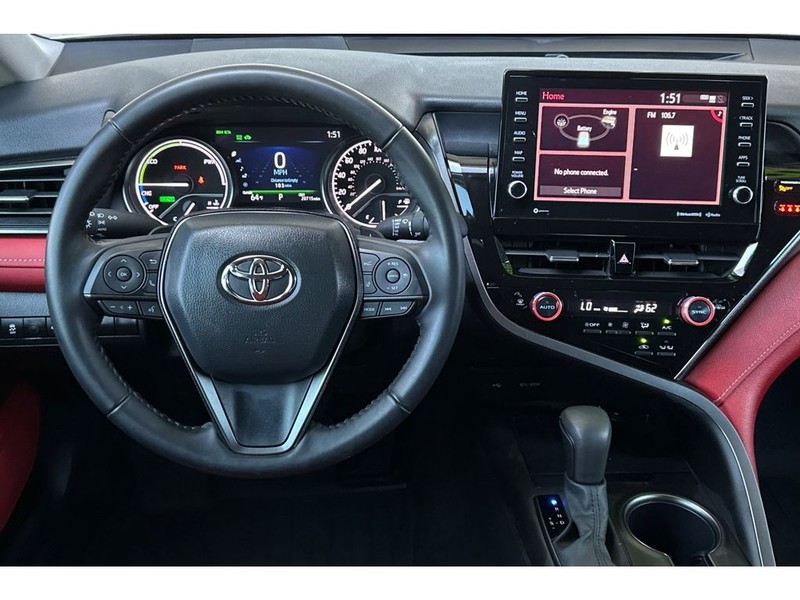 Toyota Camry Hybrid Vehicle Full-screen Gallery Image 16