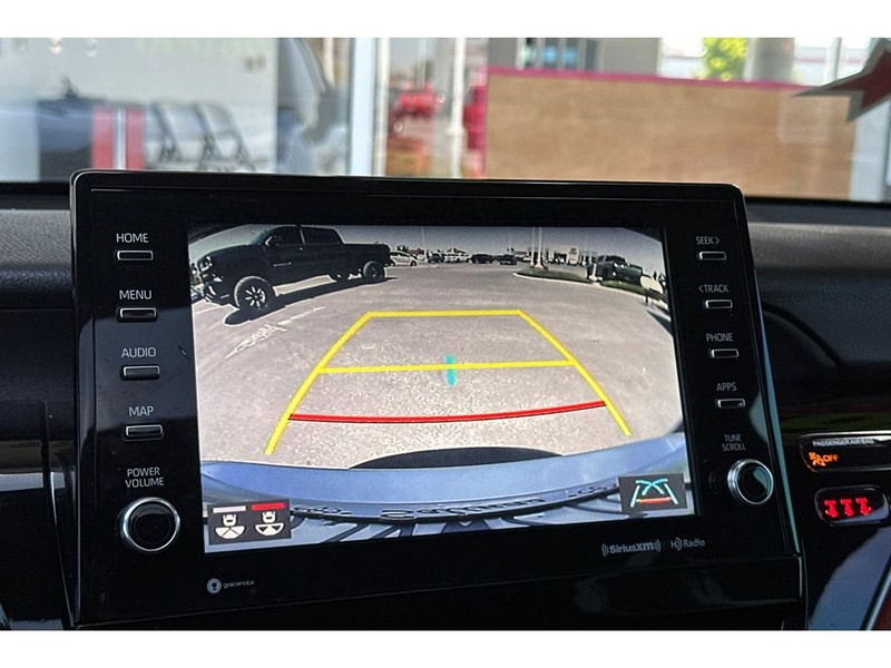 Toyota Camry Hybrid Vehicle Full-screen Gallery Image 21