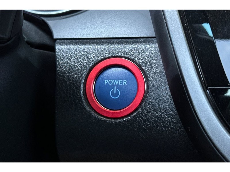 Toyota Camry Hybrid Vehicle Full-screen Gallery Image 24