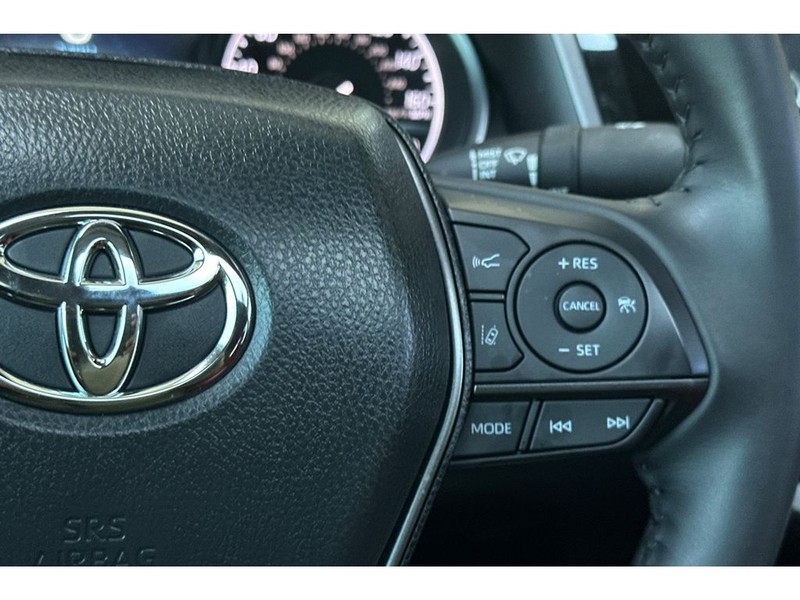 Toyota Camry Hybrid Vehicle Full-screen Gallery Image 27