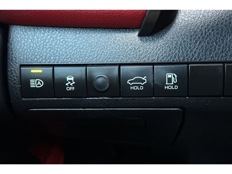 Toyota Camry Hybrid Vehicle Full-screen Gallery Image 30