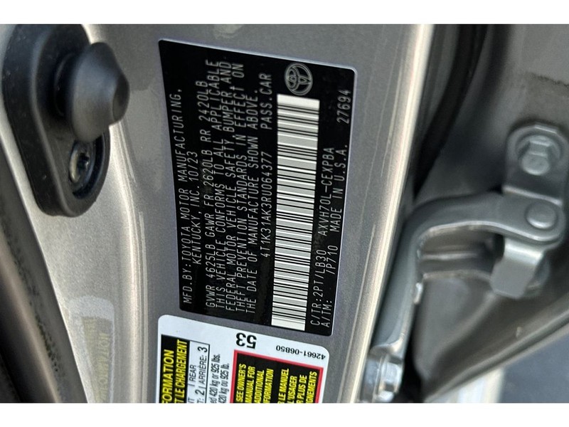 Toyota Camry Hybrid Vehicle Full-screen Gallery Image 33
