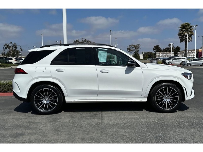 Mercedes-Benz GLE SUV Vehicle Full-screen Gallery Image 03