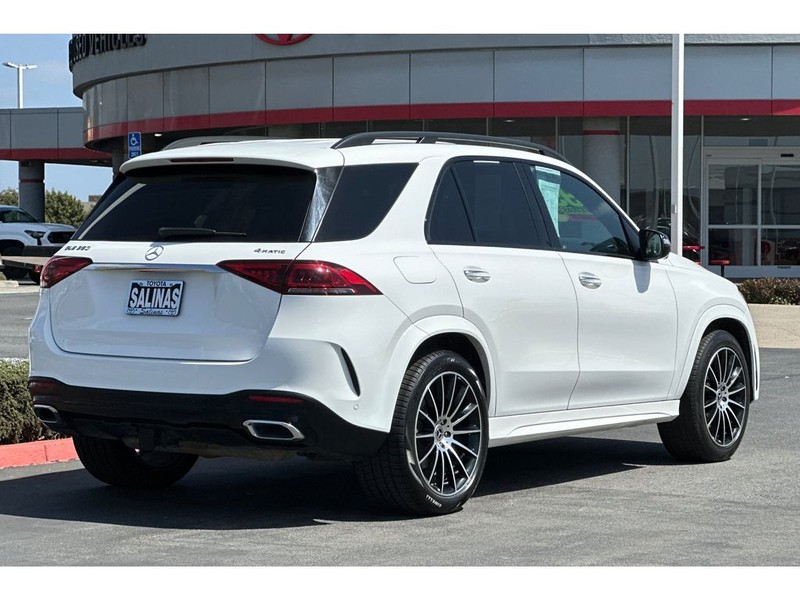 Mercedes-Benz GLE SUV Vehicle Full-screen Gallery Image 04