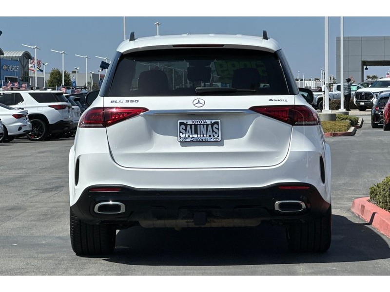 Mercedes-Benz GLE SUV Vehicle Full-screen Gallery Image 05