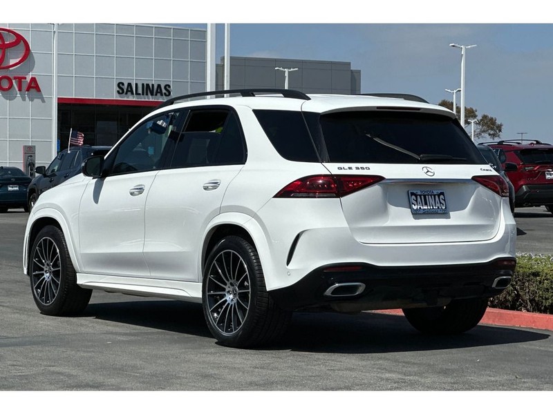 Mercedes-Benz GLE SUV Vehicle Full-screen Gallery Image 06