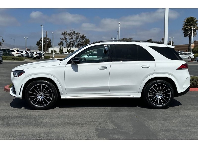 Mercedes-Benz GLE SUV Vehicle Full-screen Gallery Image 07