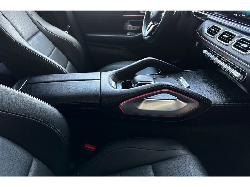 Mercedes-Benz GLE SUV Vehicle Full-screen Gallery Image 18