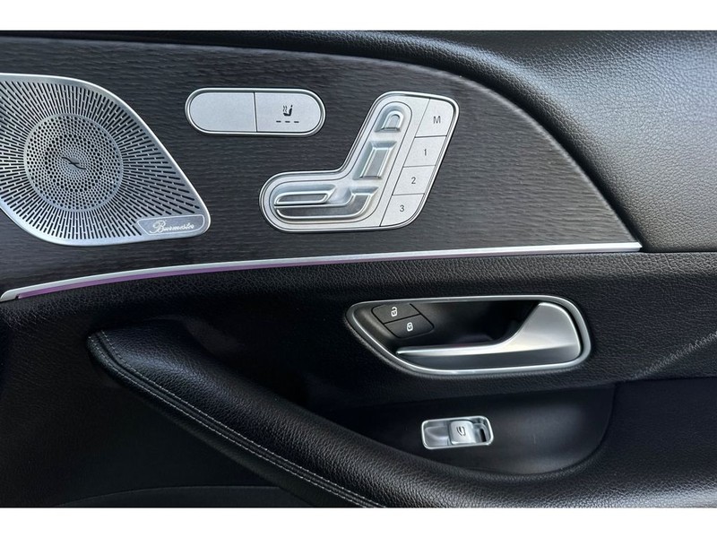 Mercedes-Benz GLE SUV Vehicle Full-screen Gallery Image 20