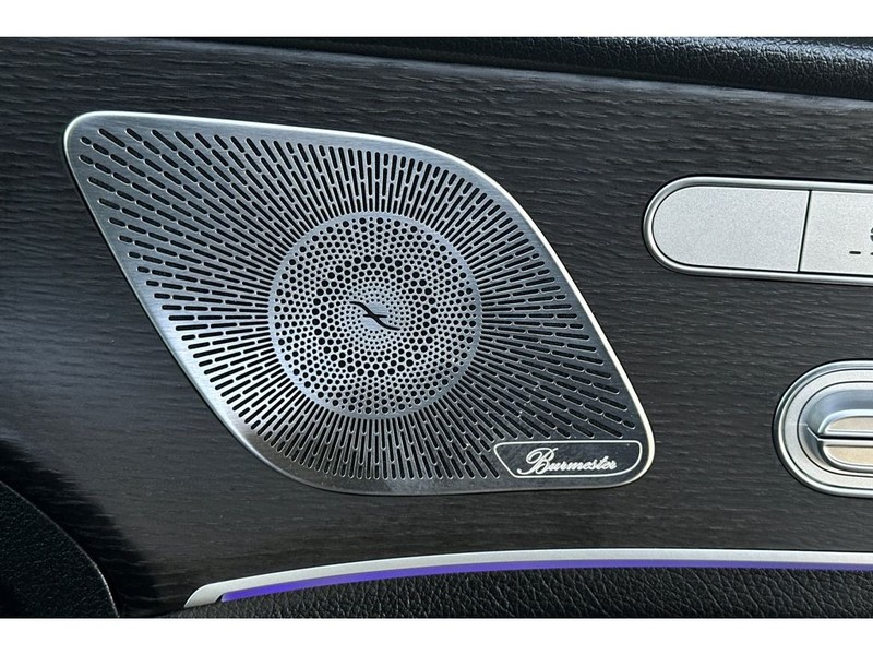 Mercedes-Benz GLE SUV Vehicle Full-screen Gallery Image 21