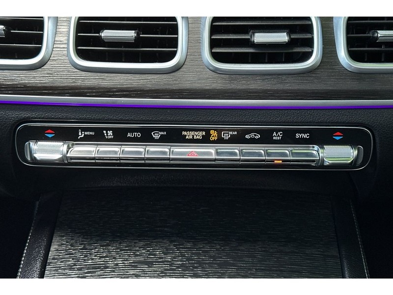 Mercedes-Benz GLE SUV Vehicle Full-screen Gallery Image 25