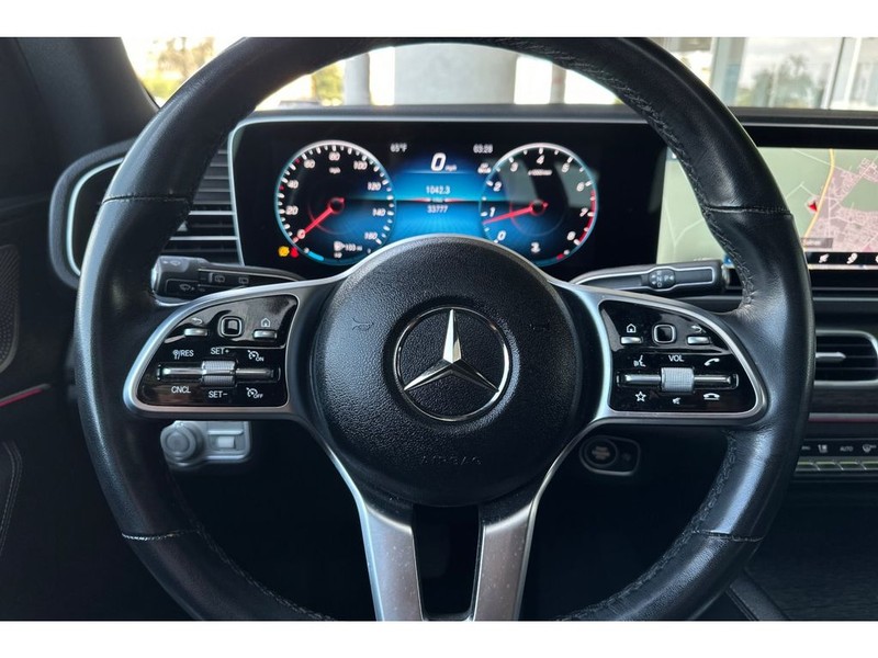 Mercedes-Benz GLE SUV Vehicle Full-screen Gallery Image 28