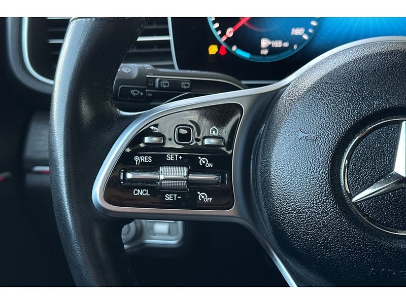 Mercedes-Benz GLE SUV Vehicle Full-screen Gallery Image 29