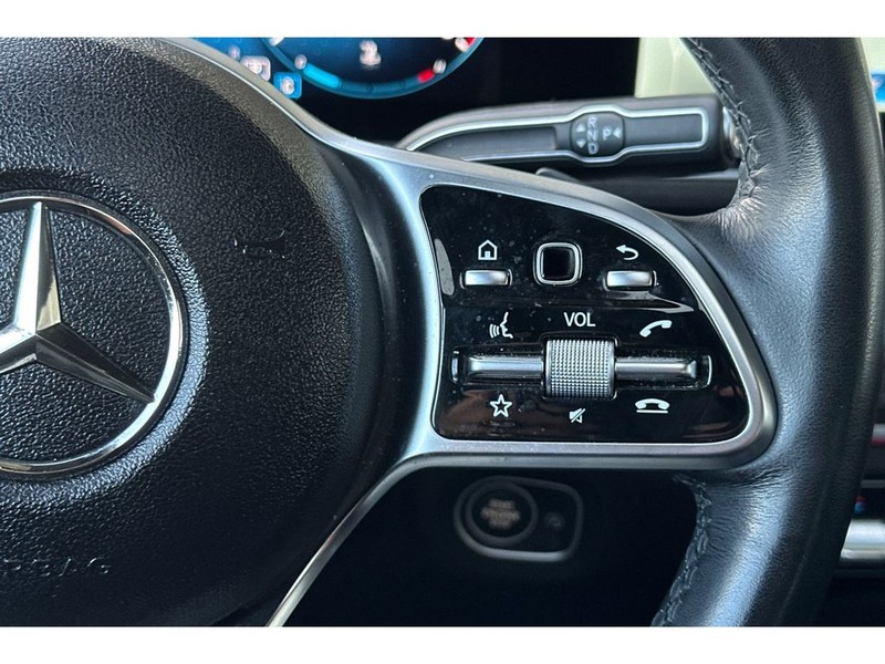 Mercedes-Benz GLE SUV Vehicle Full-screen Gallery Image 30