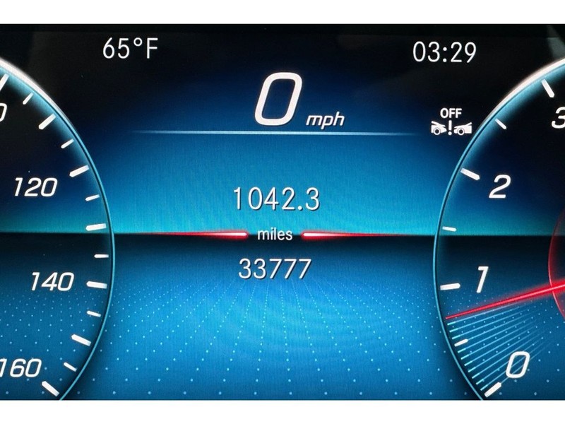 Mercedes-Benz GLE SUV Vehicle Full-screen Gallery Image 32