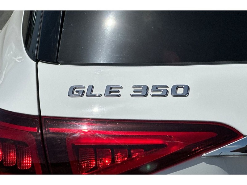 Mercedes-Benz GLE SUV Vehicle Full-screen Gallery Image 35