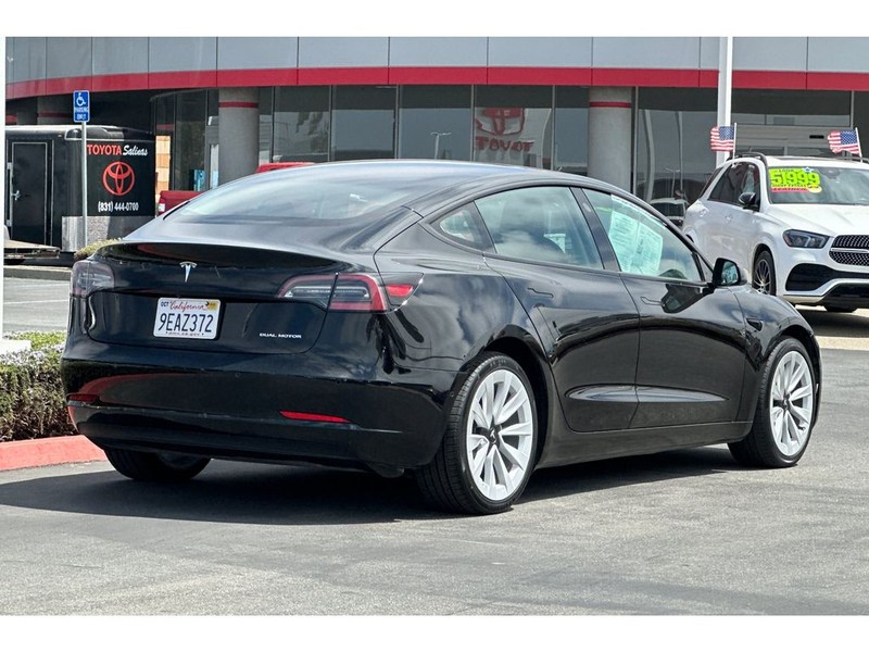 Tesla Model 3 Vehicle Full-screen Gallery Image 04