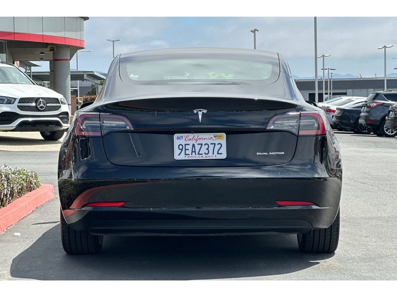 Tesla Model 3 Vehicle Full-screen Gallery Image 05